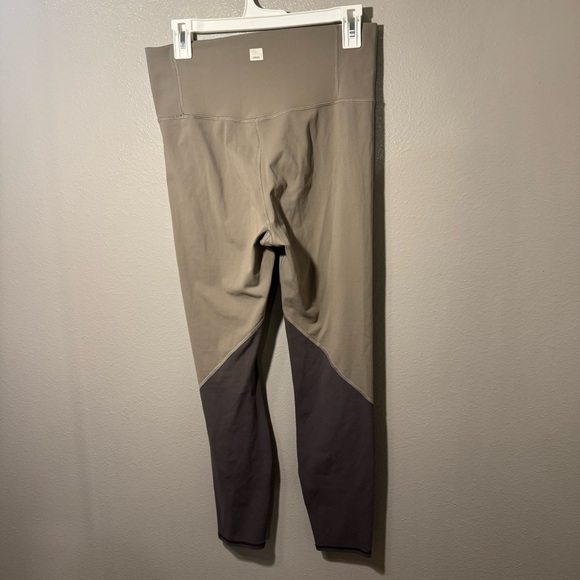 Vuori Color Block Studio Leggings Cloud Olive - Picture 3 of 6